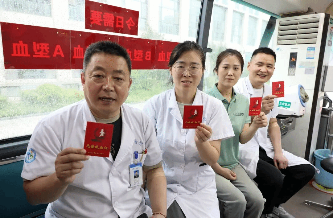 七一践初心 热血敬党旗|玲珑英诚医院开展无偿献…
